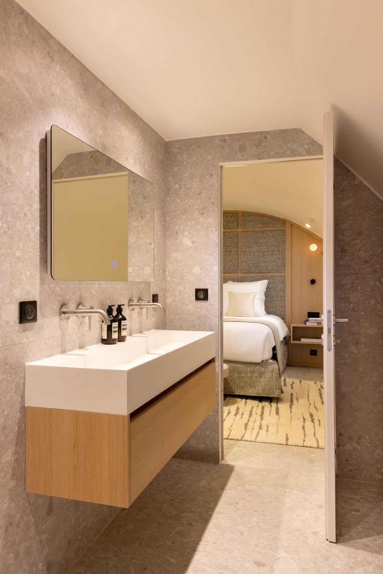 Modern -ac-1br-4p-pantheon * Paris