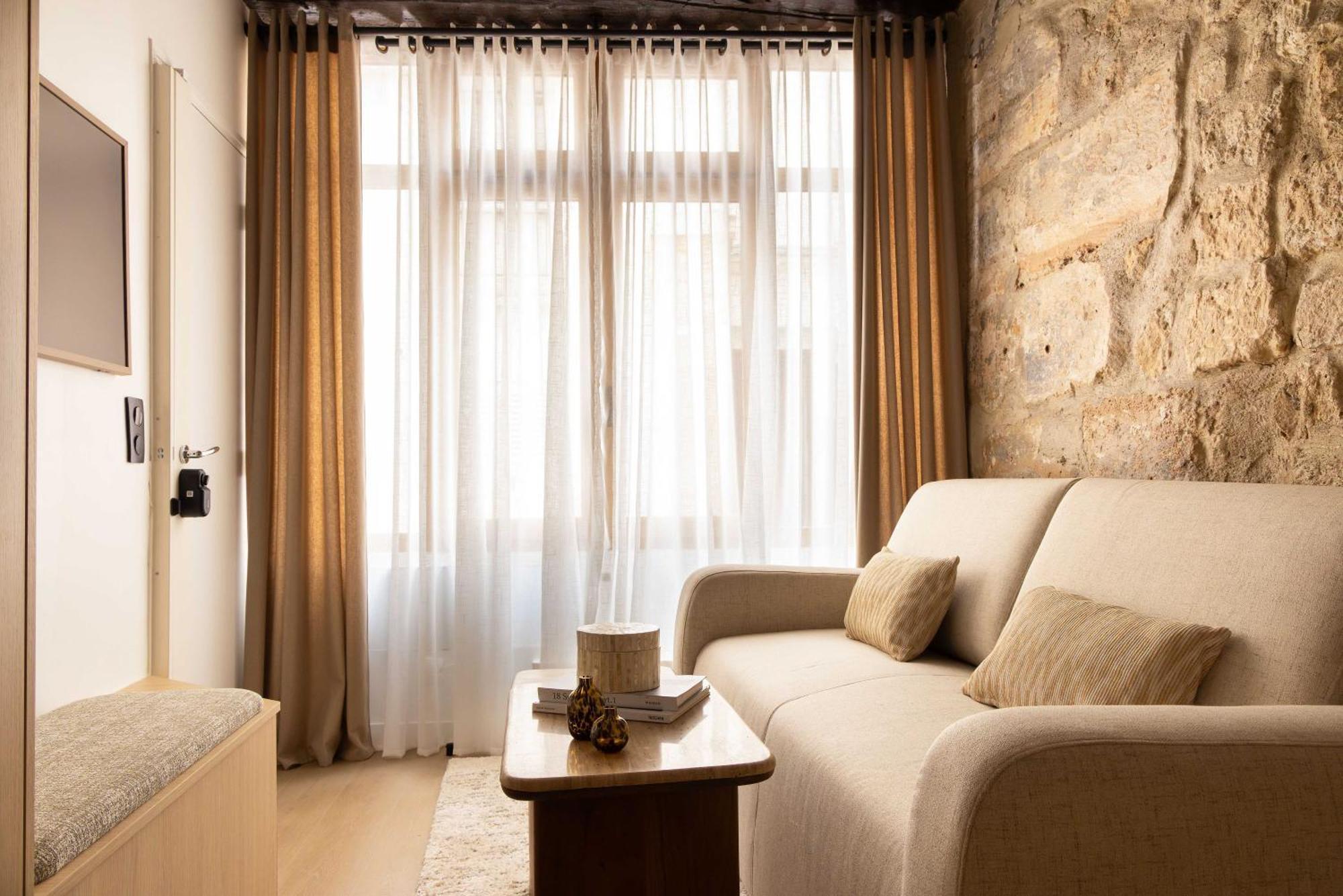 Modern -ac-1br-4p-pantheon Paris
